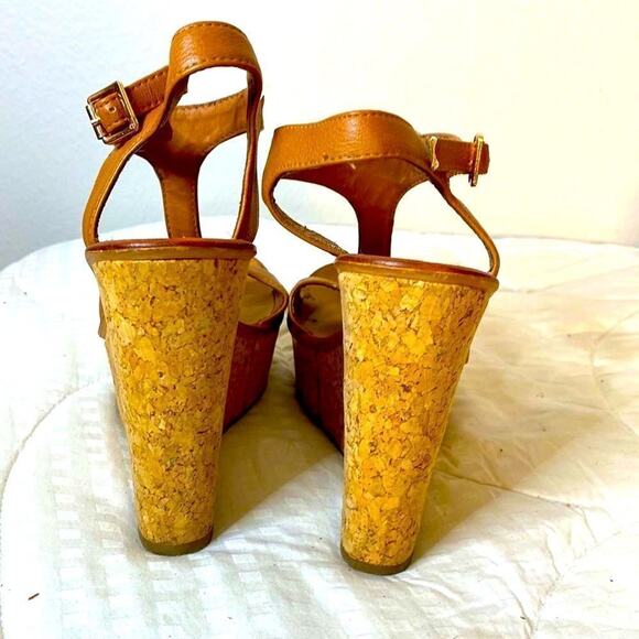 Women's Steve Madden Iluvit T-strap Platform Wedge Sandals HEELS Taupe Size 6 - Picture 7 of 14